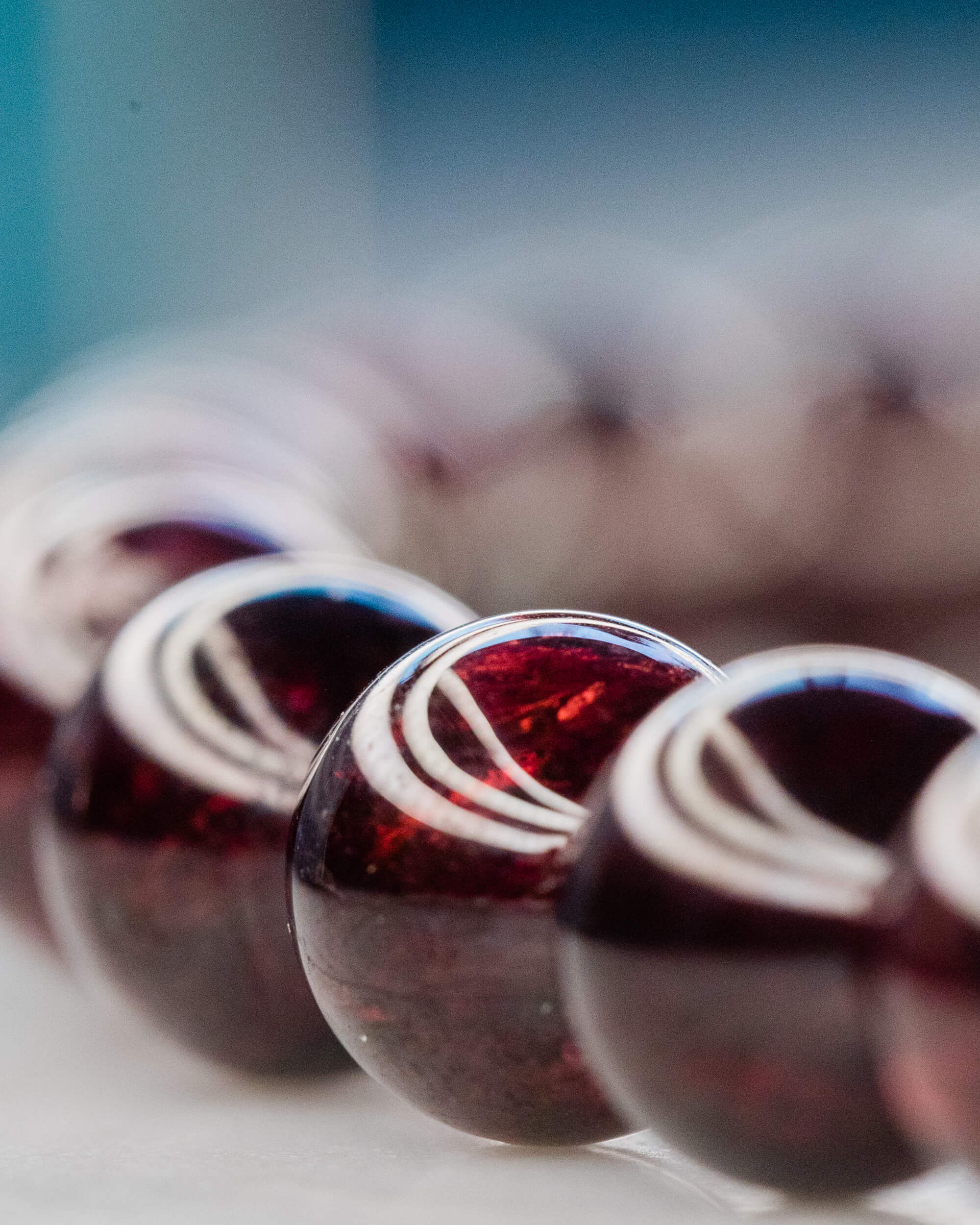 Codificador de Mano Granate Rojo 33 cm - Fuerza y Raíz Profunda (Agesta)