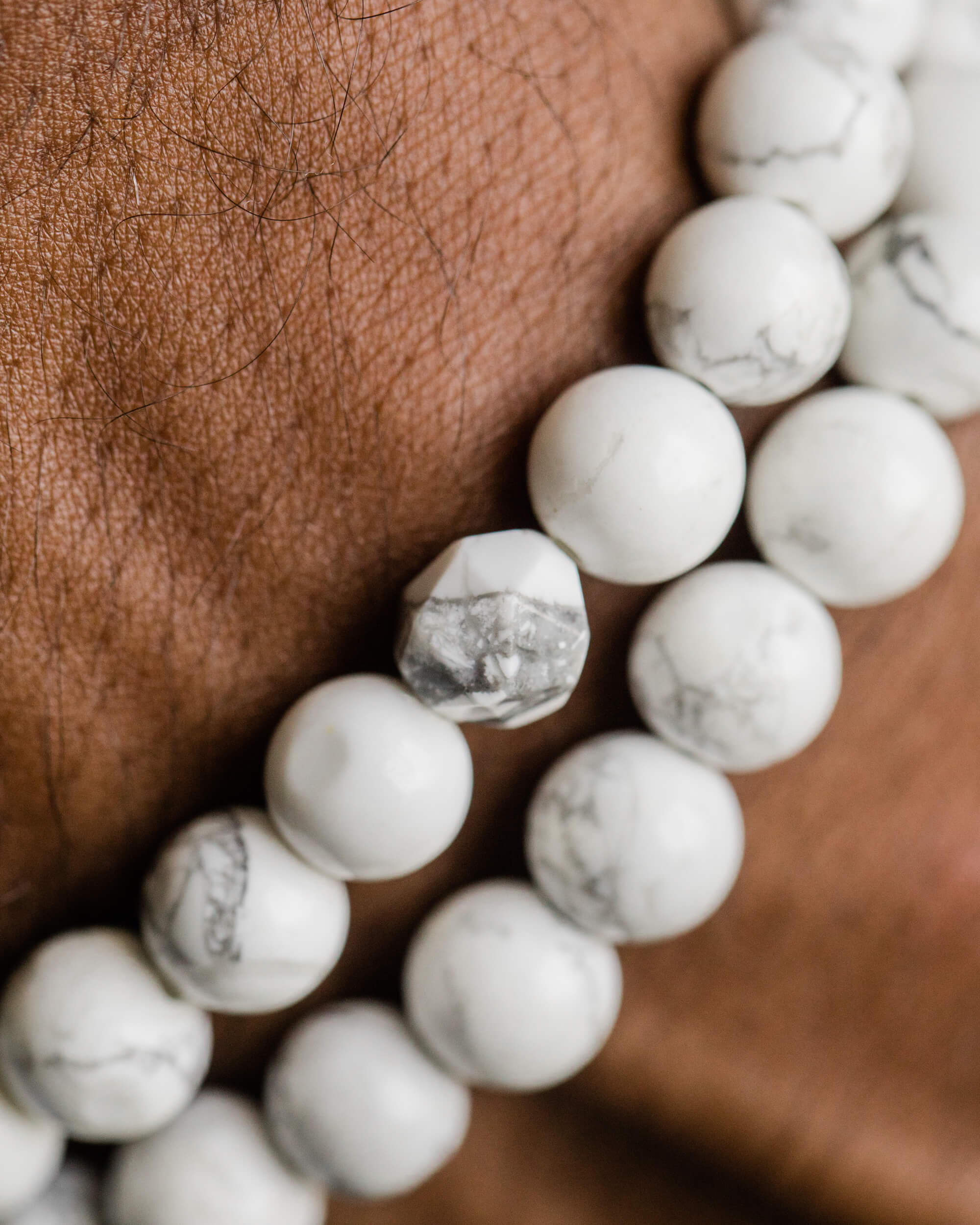 Codificador de Mano Howlita 34 cm - Calma Mental y Paz (Agesta)