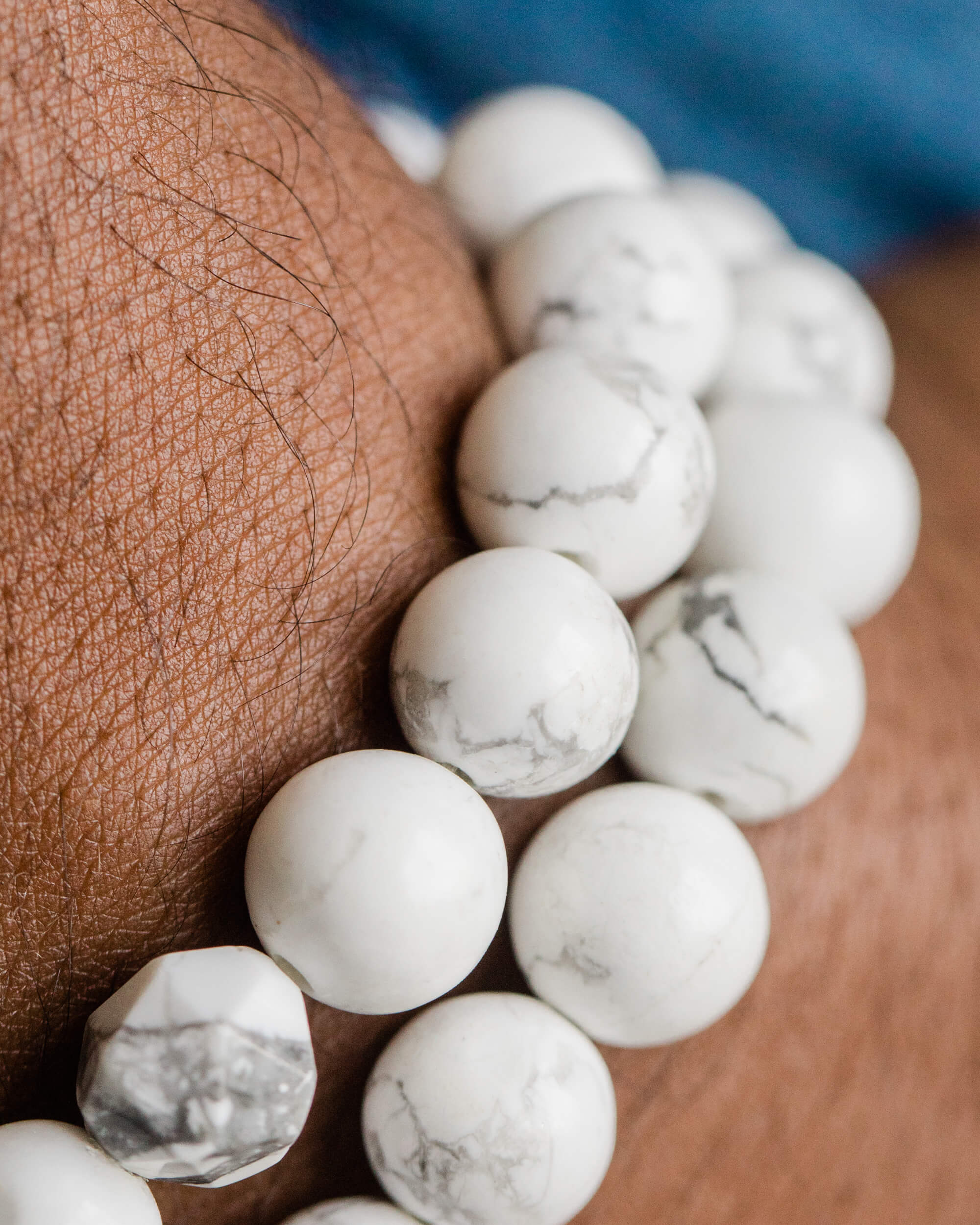 Codificador de Mano Howlita 34 cm - Calma Mental y Paz (Agesta)