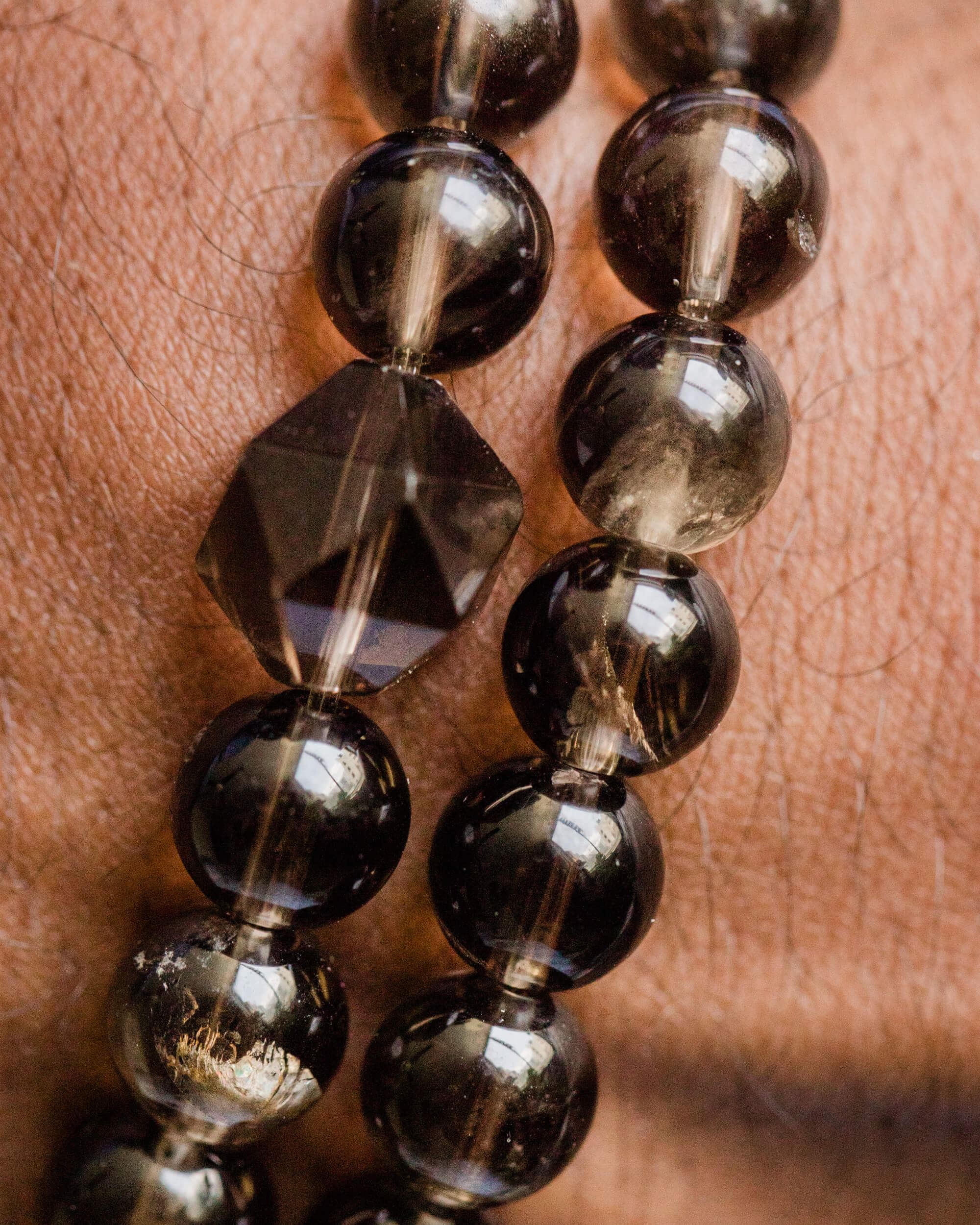 Codificador de Mano Cuarzo Ahumado 33 cm - Anclaje y Base Sólida (Agesta)