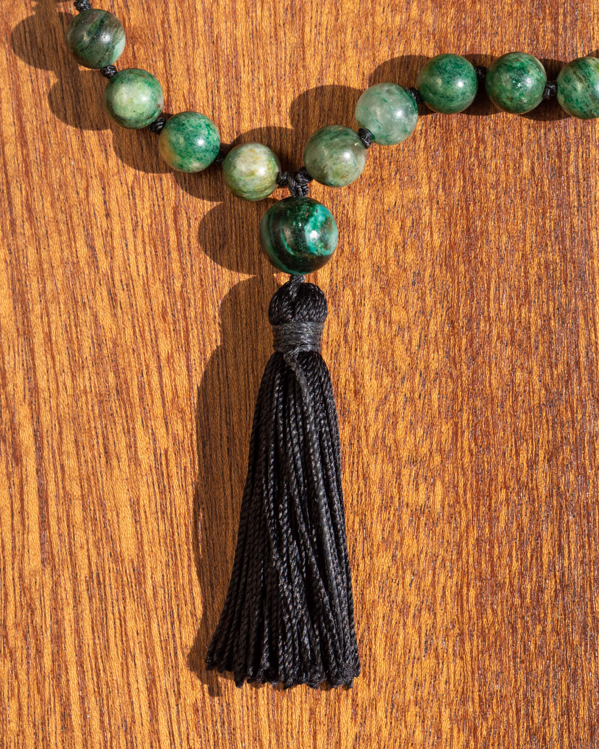 Japa Mala de Esmeralda en Matriz de Biotita 💚✨🌾 (8 mm) Amor y Prosperidad