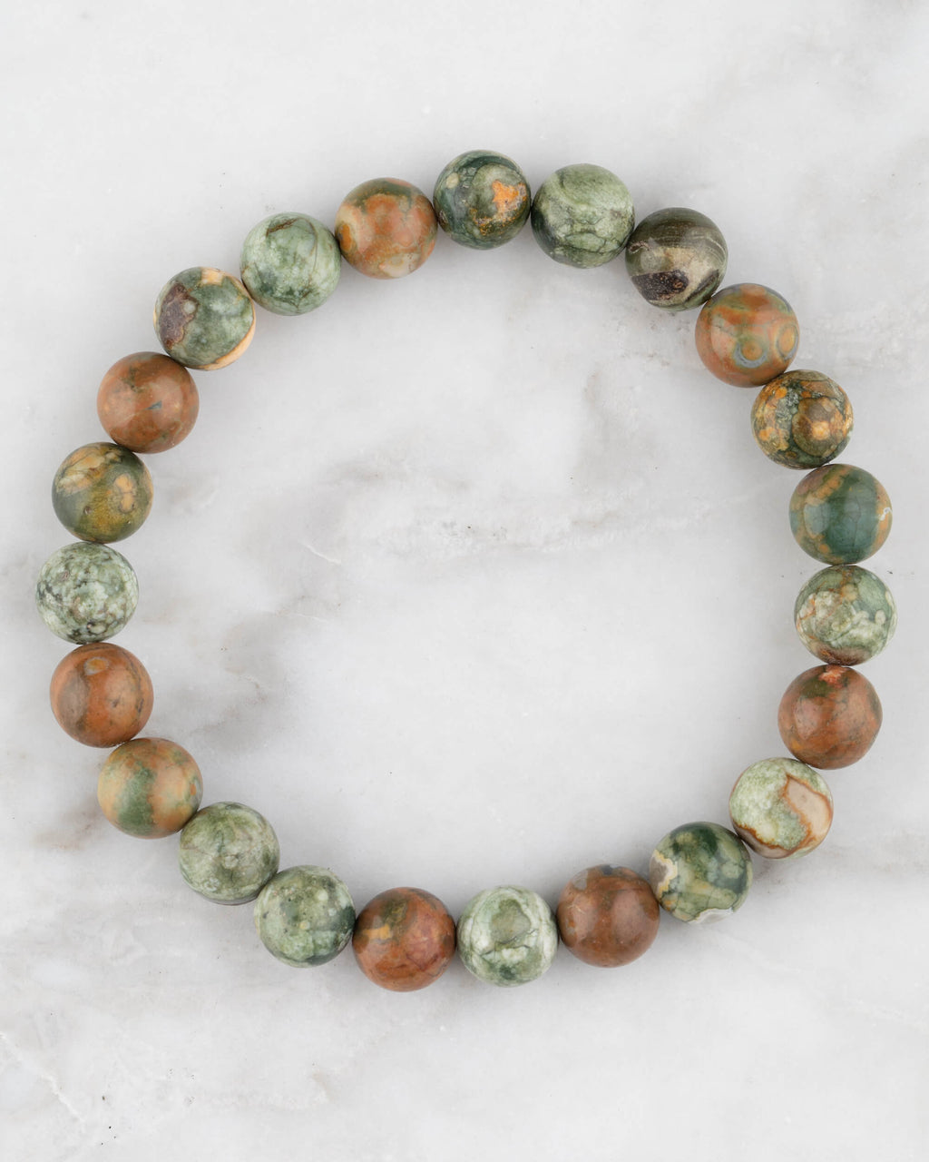Pulsera de Jaspe de la Selva Tropical de 8 mm, pieza completa en círculo sobre mármol claro