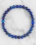 Pulsera de Lapislázuli de 6 mm, pieza completa sobre mármol claro