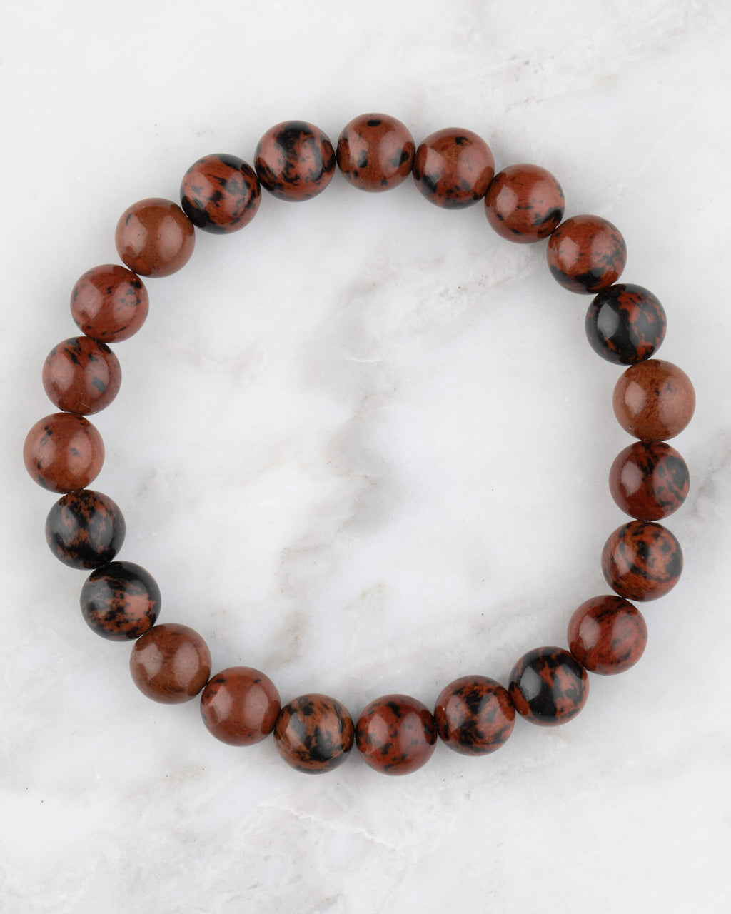 Pulsera de Obsidiana Caoba de 8 mm, pieza completa en círculo sobre superficie de mármol
