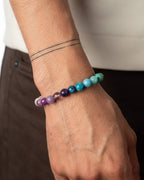 Pulsera 7 Chakras puesta en la muñeca, degradado de violeta a turquesa