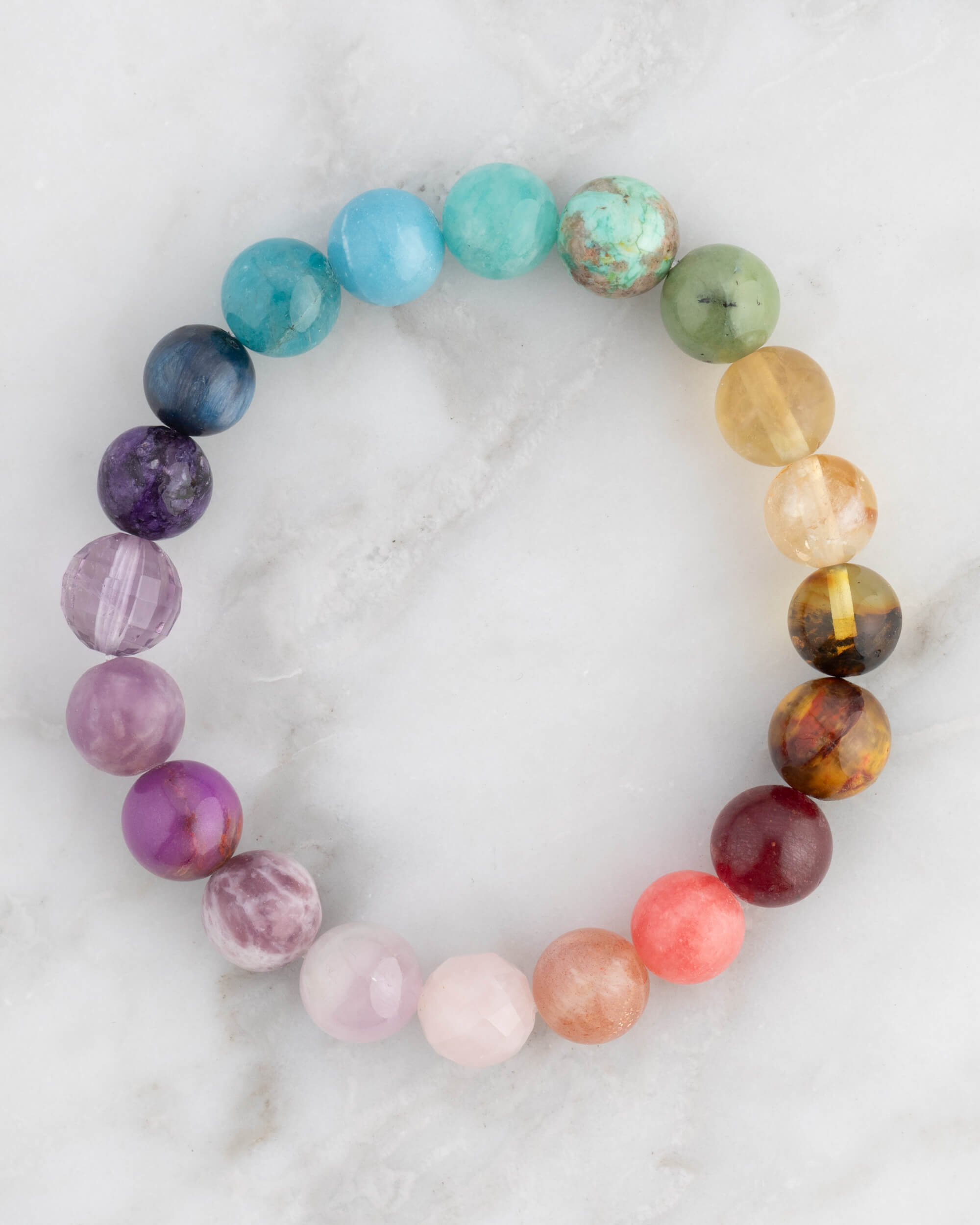 Pulsera 7 Chakras en círculo, vista completa con cuentas multicolor visibles