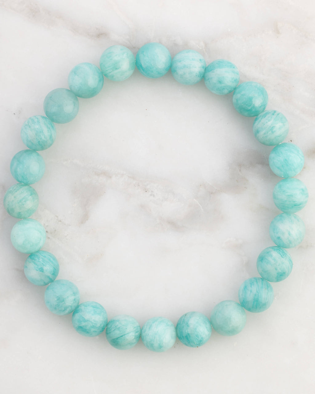 Pulsera de Amazonita Aqua de 8 mm, pieza completa sobre mármol claro
