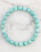 Pulsera de Amazonita Aqua de 8 mm, pieza completa sobre mármol claro
