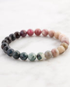 Pulsera de Turmalina Multicolor en círculo desde otro angulo, mostrando el degradado de colores