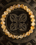 Pulsera de Citrino facetado, pieza completa en círculo sobre disco grabado oscuro