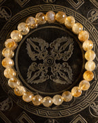 Pulsera de Citrino facetado, pieza completa en círculo sobre disco grabado oscuro