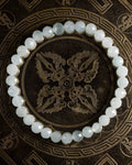 Pulsera de Aguamarina facetada de 6 mm, pieza completa en círculo sobre soporte metálico grabado