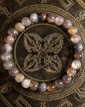Pulsera de Ágata Botsuana de 8 mm, pieza completa sobre placa grabada en tonos bronce