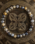 Pulsera de Jaspe Oceánico Amarillo de 6 mm, pieza completa en círculo sobre placa grabada