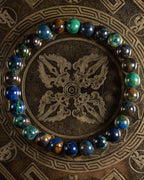 Pulsera de Crisocola de 8 mm, pieza completa con vetas azules y verdes sobre soporte grabado