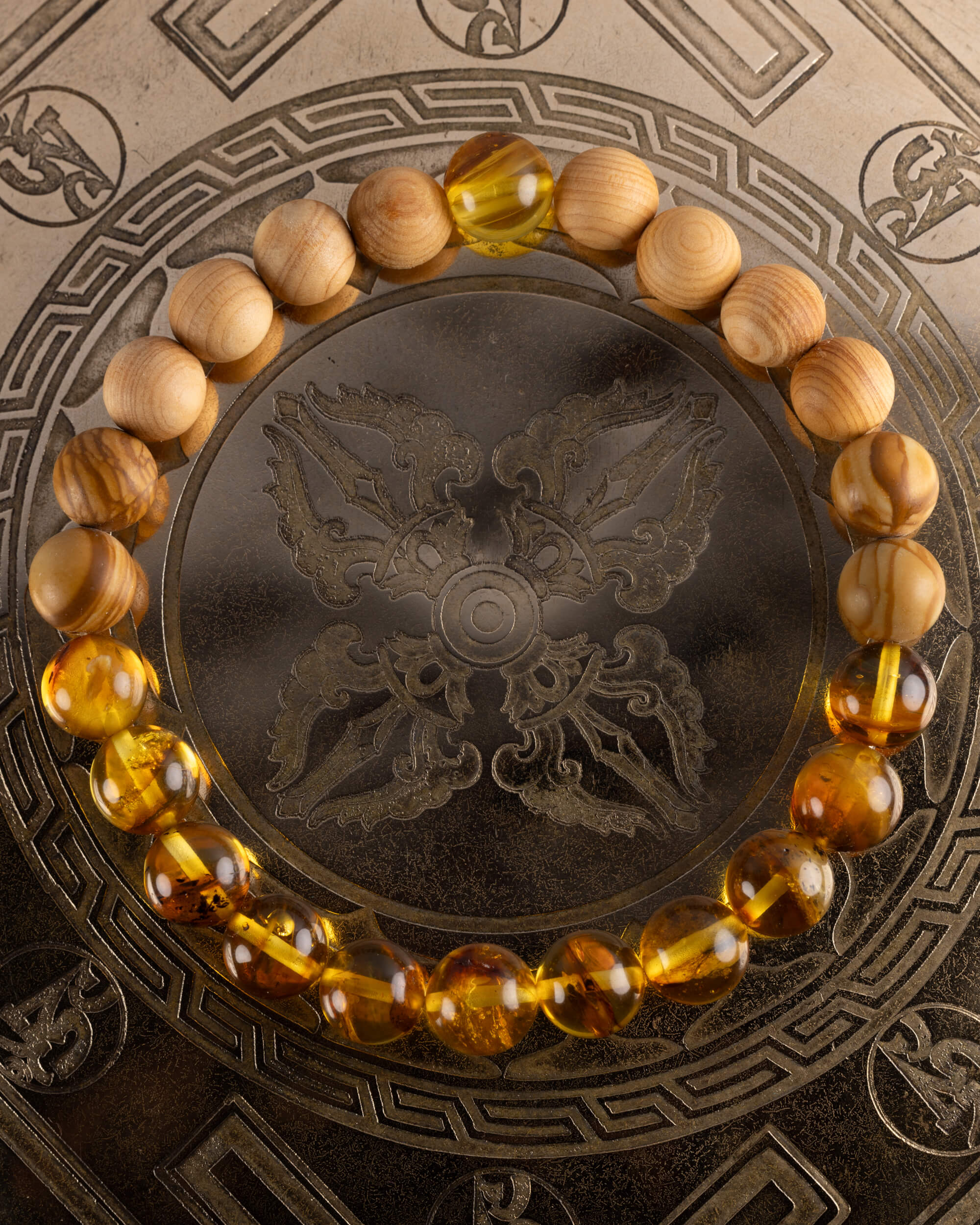 Pulsera completa de Madera de Sándalo, Jaspe Madera y Ámbar sobre placa grabada