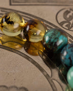 Detalle macro del cambio de Ámbar a Turquesa en la pulsera Huitzilopochtli