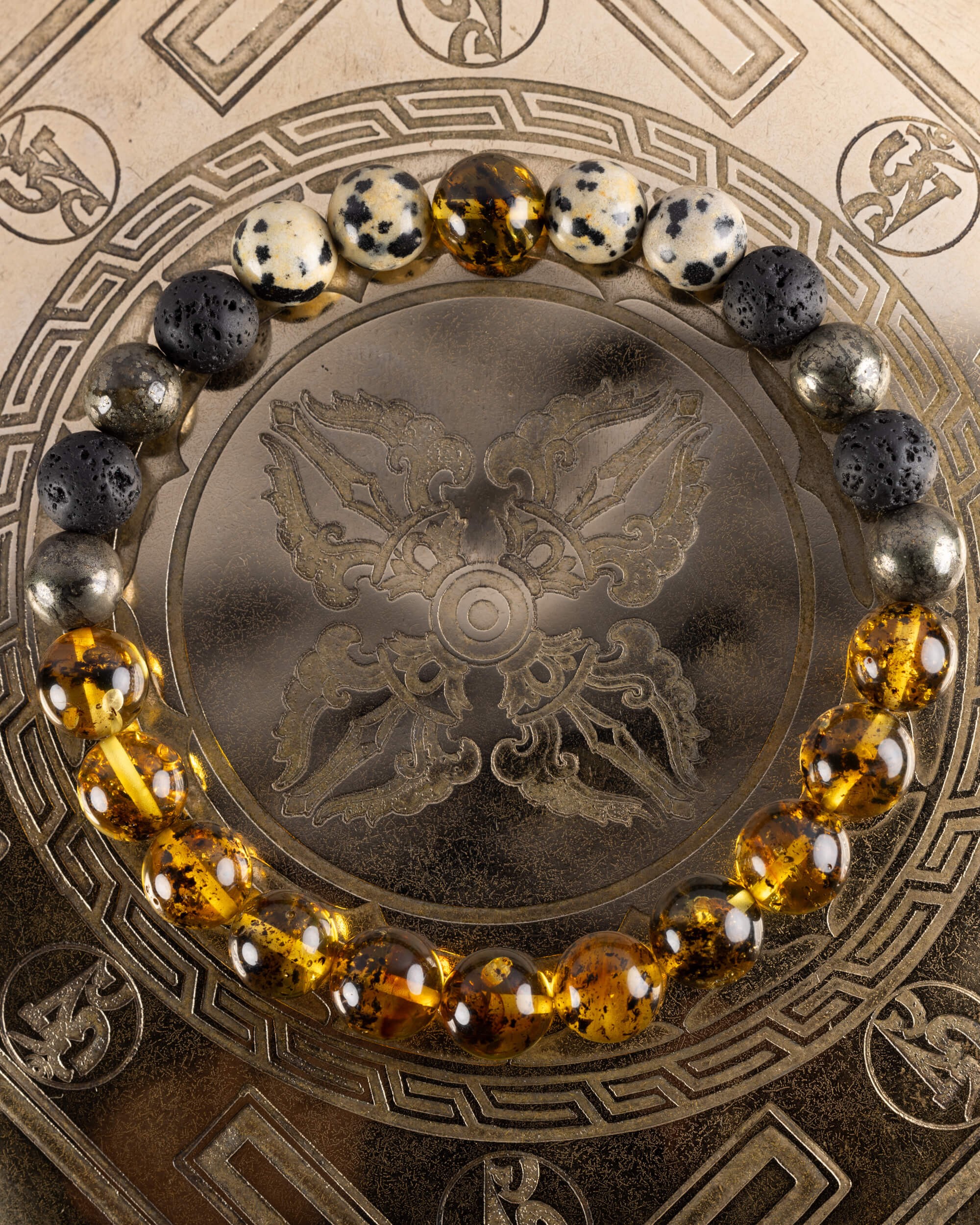 Pulsera Malakbel de 8 mm en Jaspe Dálmata, Piedra Volcánica, Pirita y Ámbar, pieza completa
