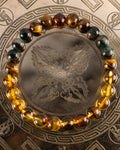 Pulsera Freyr de 8 mm en Ojo de Tigre, Esmeralda en Matriz de Biotita y Ámbar, pieza completa