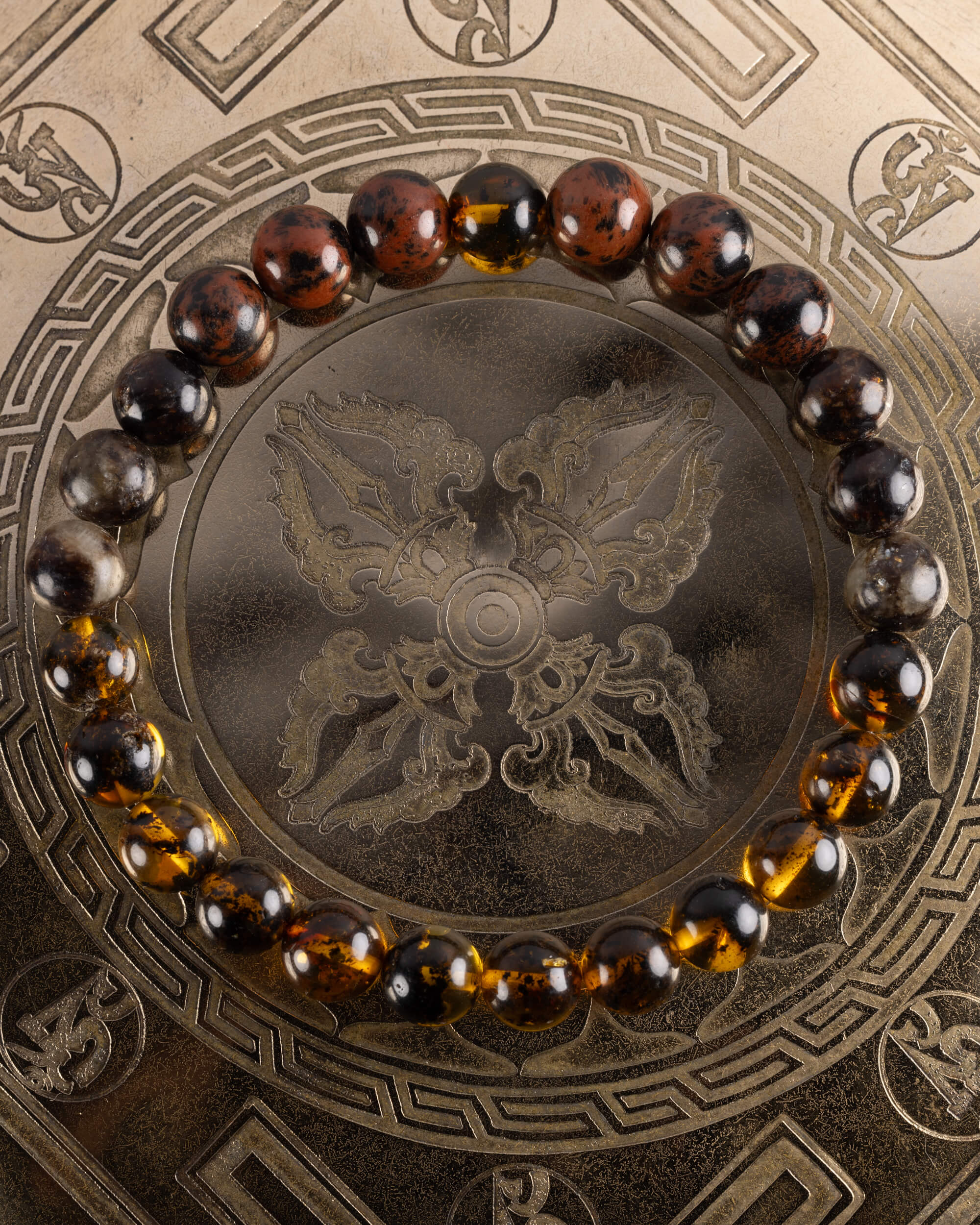 Pulsera Kinich Ahau de 8 mm con Ámbar, Obsidiana Caoba y Flogopita, pieza completa