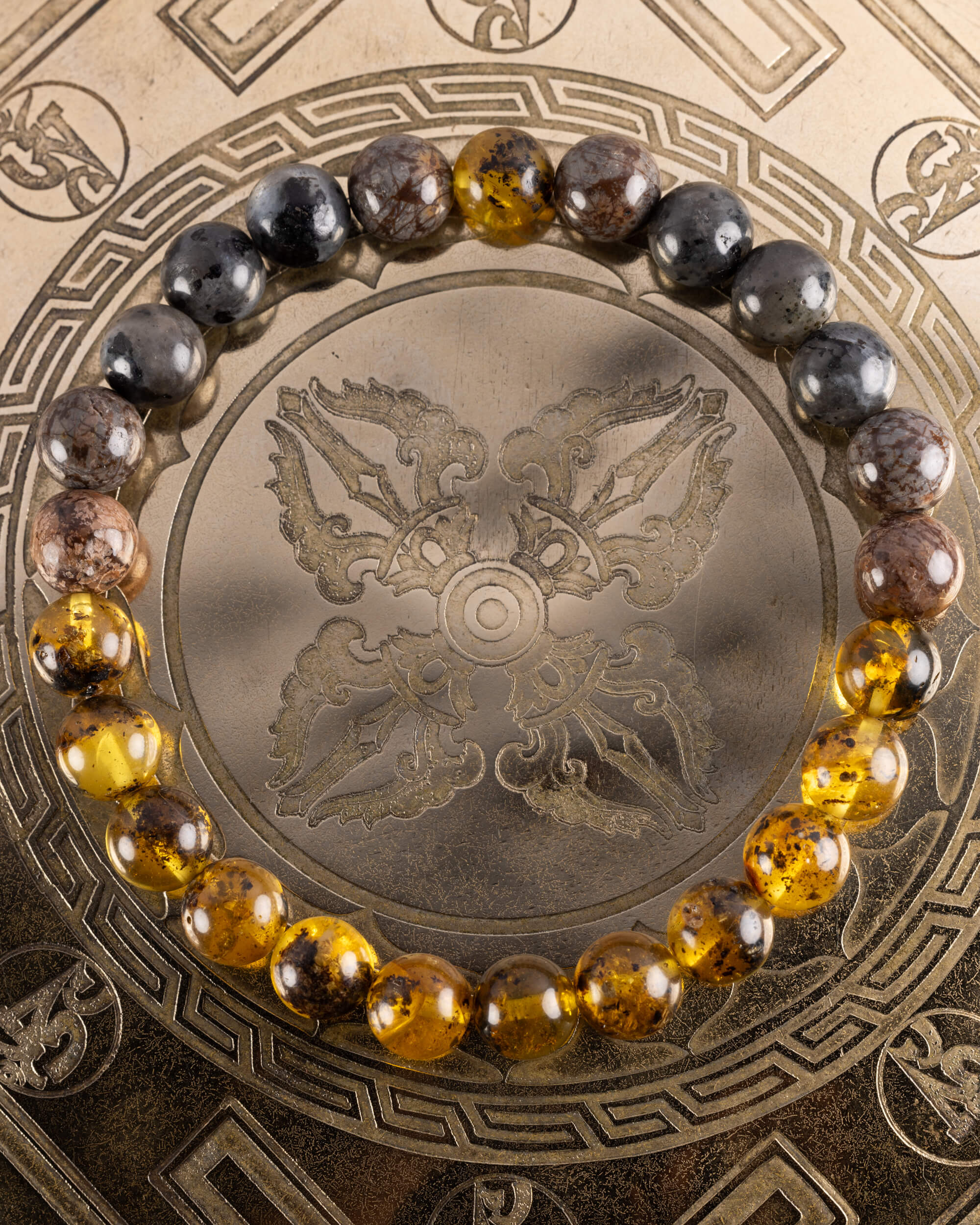 Pulsera Yhi de 8 mm con Ámbar, Obsidiana Copo de Nieve y Larvikita, pieza completa