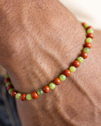 Pulsera de Jaspe Rojo y Jade Verde puesta en la muñeca
