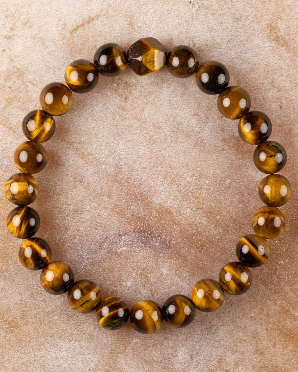 Pulsera de Ojo de Tigre de 8 mm, pieza completa en círculo sobre superficie clara