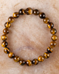 Pulsera de Ojo de Tigre de 8 mm, pieza completa en círculo sobre superficie clara