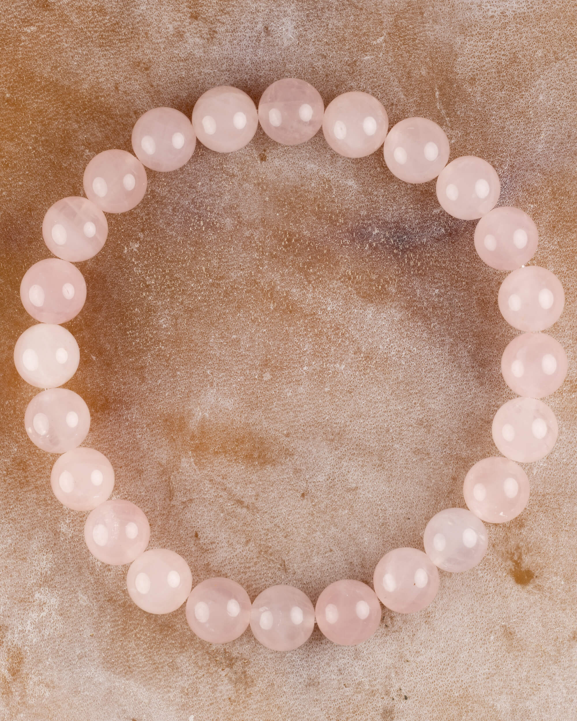 Pulsera de Cuarzo Rosa de 8 mm, pieza completa sobre superficie clara