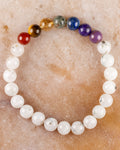 Pulsera Piedra Luna y 7 Chakras de 8 mm, pieza completa sobre superficie clara