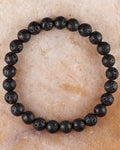 Pulsera de Piedra Volcanica de 8 mm, pieza completa en círculo sobre superficie clara