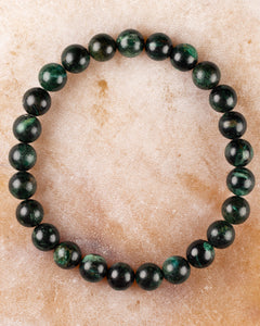 Pulsera de Esmeralda en Matriz de Biotita de 8 mm, pieza completa sobre superficie clara