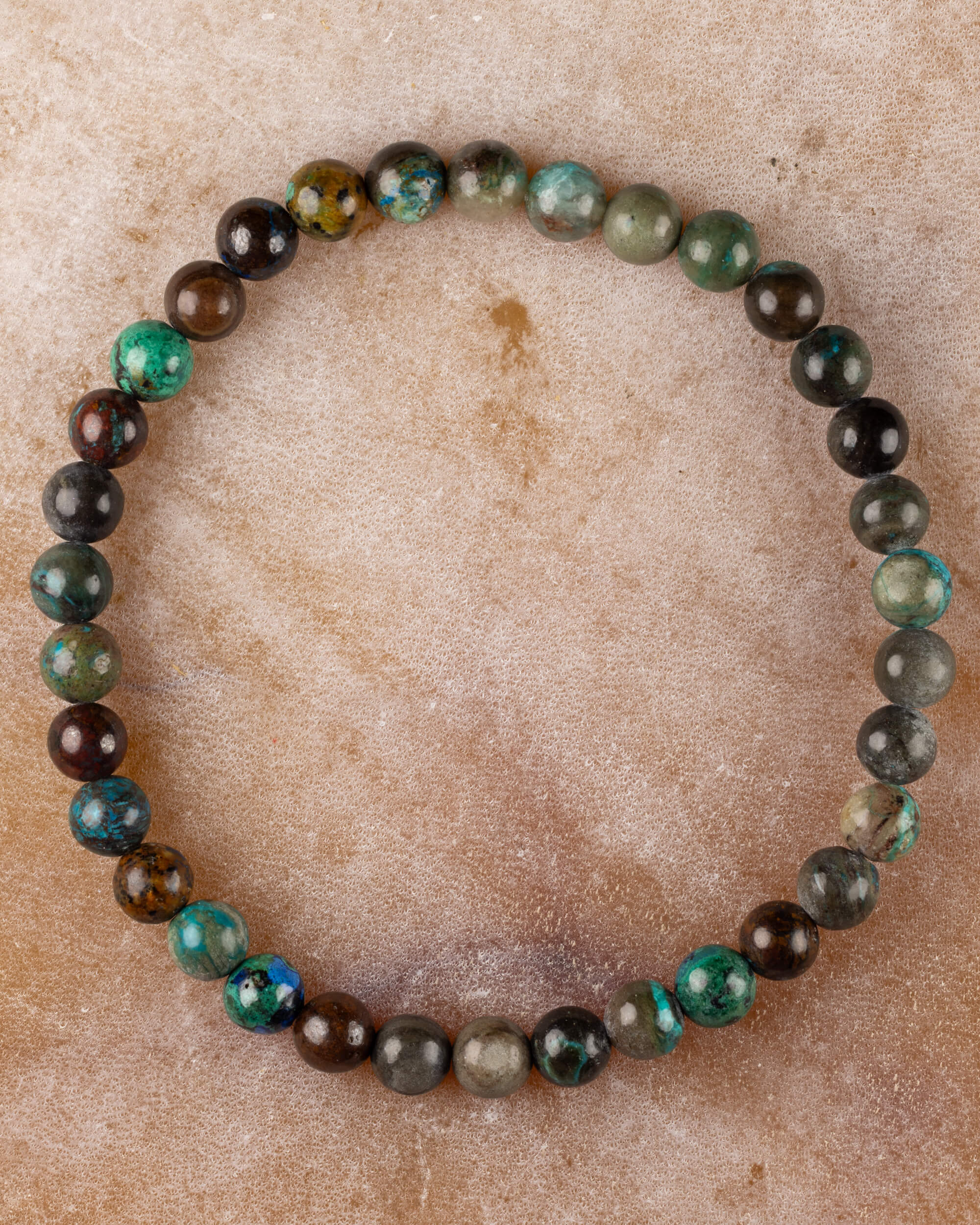 Pulsera de Crisocola de 6 mm, pieza completa sobre superficie clara