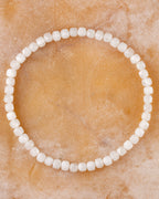 Pulsera de Piedra Luna de 4 mm facetada, pieza completa en círculo sobre piedra clara