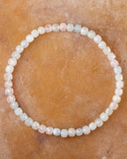 Pulsera de Morganita y Aguamarina, pieza completa sobre superficie clara