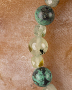 Macro de pulsera con esferas de Turquesa Africana y cuentas facetadas de Prehnita