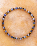 Pulsera de Sodalita y Ojo de Tigre, pieza completa en círculo sobre superficie clara