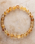 Pulsera de Citrino de 7.5 mm, pieza completa en círculo sobre superficie clara