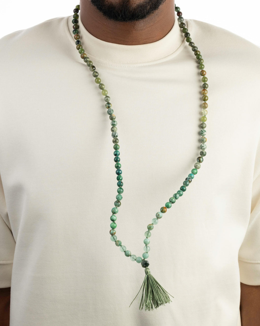 Japa Mala Corazon puesto en el cuello, cuentas verdes con borla verde