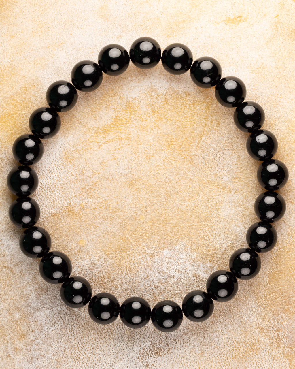 Pulsera de Turmalina Negra de 8 mm, pieza completa en círculo sobre superficie clara