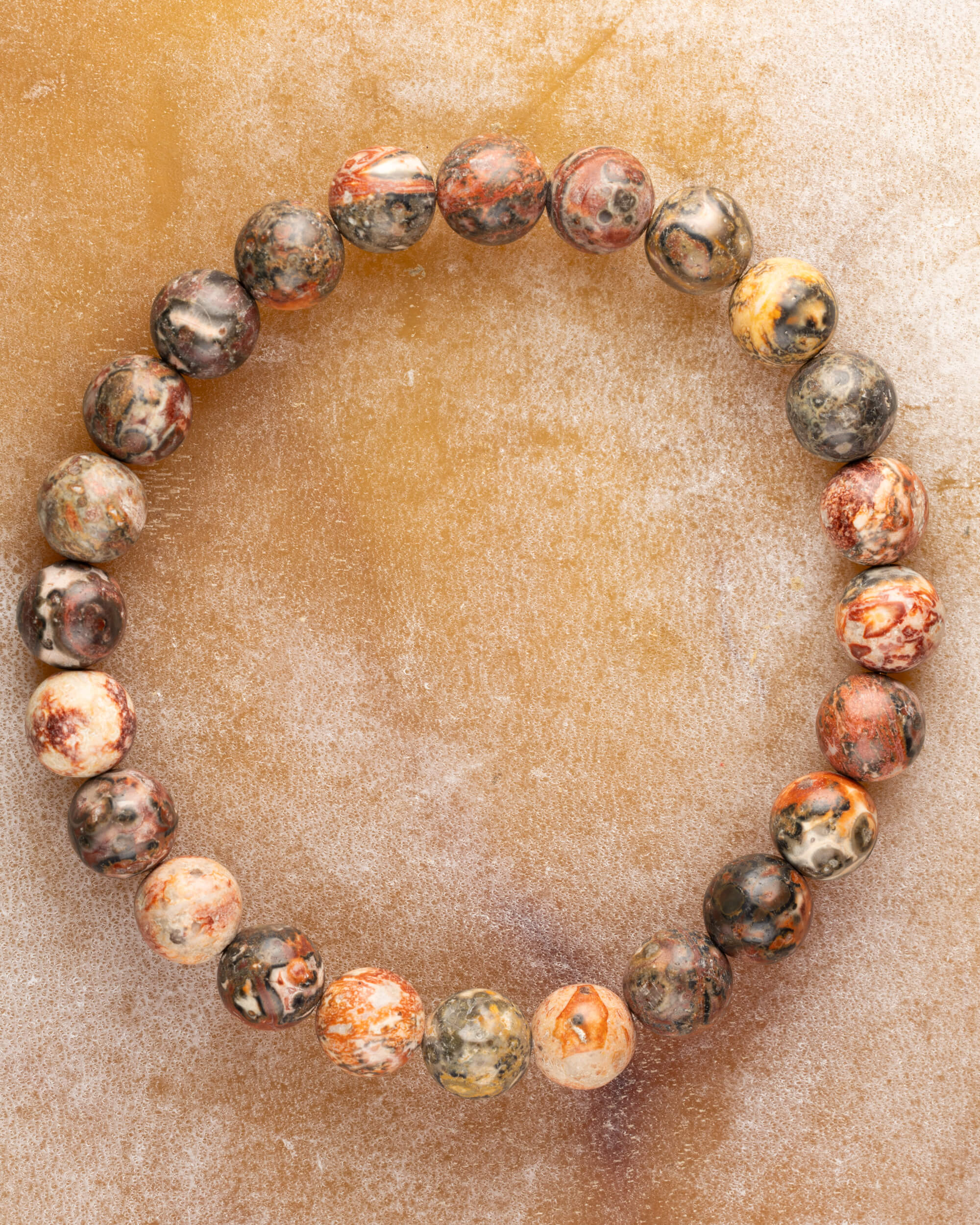 Pulsera de Jaspe Piel de Leopardo de 8 mm, pieza completa en círculo sobre superficie clara