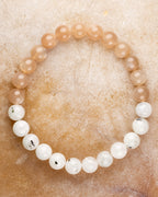 Pulsera de Piedra Sol Naranja y Piedra Luna de 8 mm, pieza completa sobre superficie clara