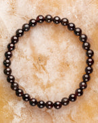 Pulsera de Granate Rojo, pieza completa en círculo sobre superficie clara