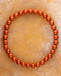 Pulsera de Jaspe Rojo de 6 mm, pieza completa en círculo sobre superficie clara