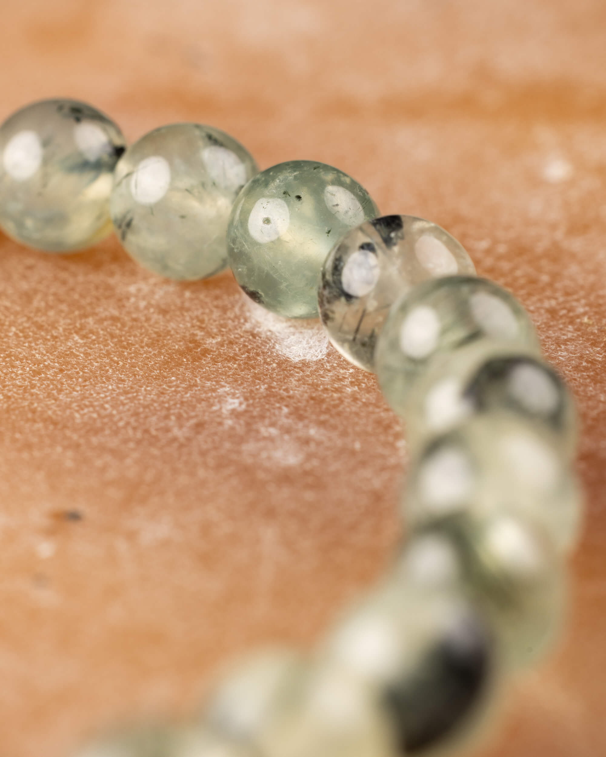 Pulsera de Prehnita 💚📐🔮 (6 mm) Amor, Orden y Profecía