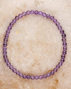 Pulsera de Amatista de 4 mm, pieza completa en círculo sobre superficie clara