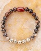 Pulsera completa con esferas de Obsidiana Caoba, cuenta de Cornalina roja y esferas de Feldespato Sódico