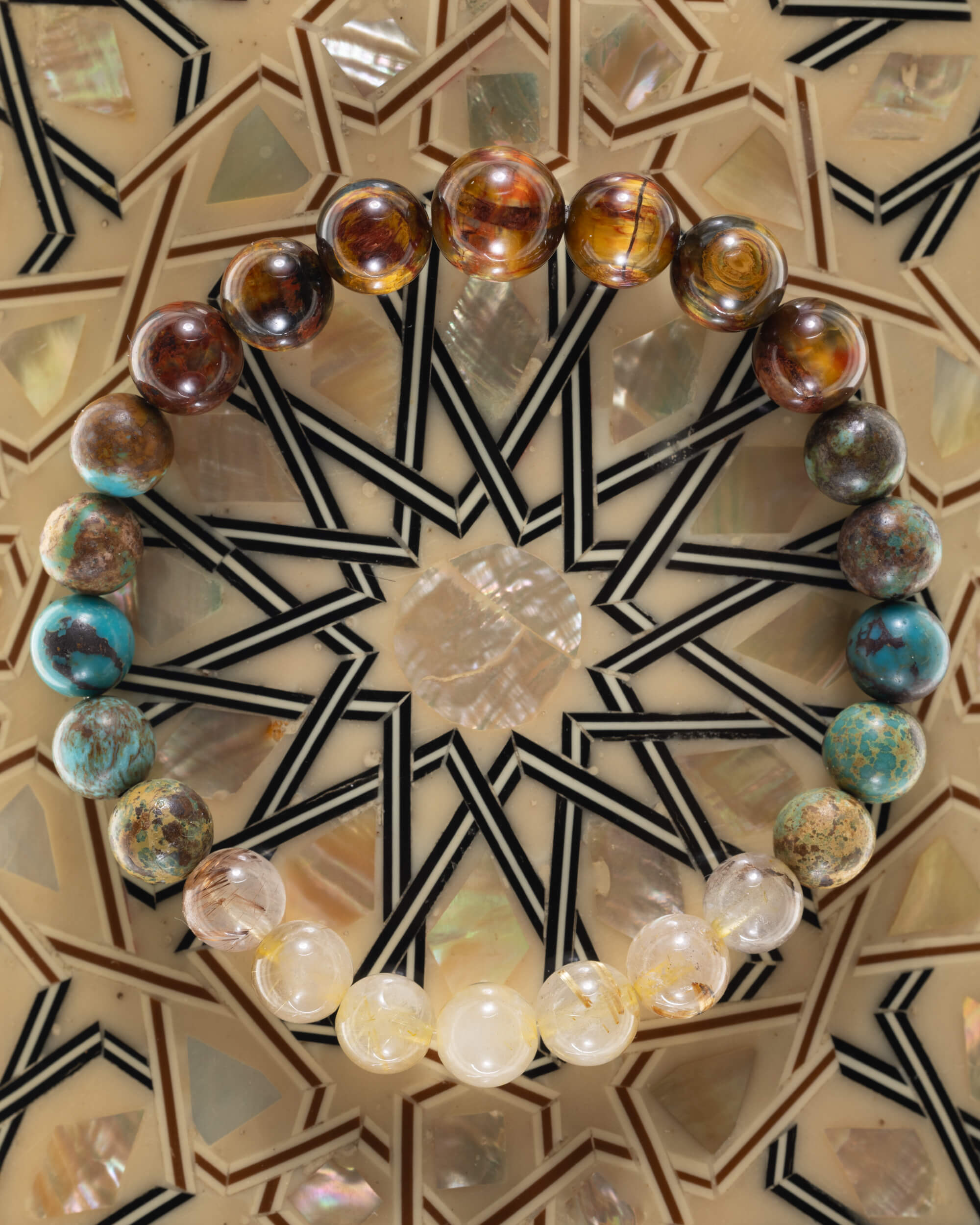 Rueda zodiacal con las 12 pulseras de signo, la de Géminis entre ellas