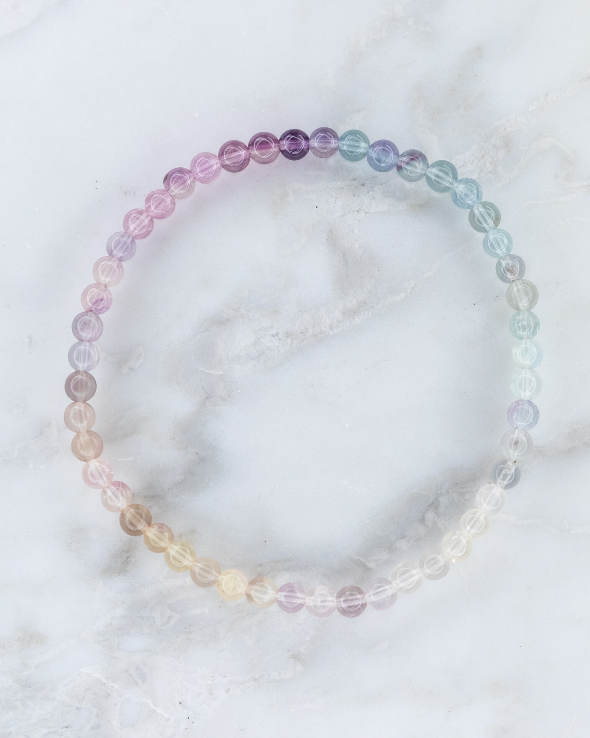 Pulsera de Fluorita Arcoíris 💧⚖️🌈 (4 mm) Fluidez Sin Resistencia y Claridad