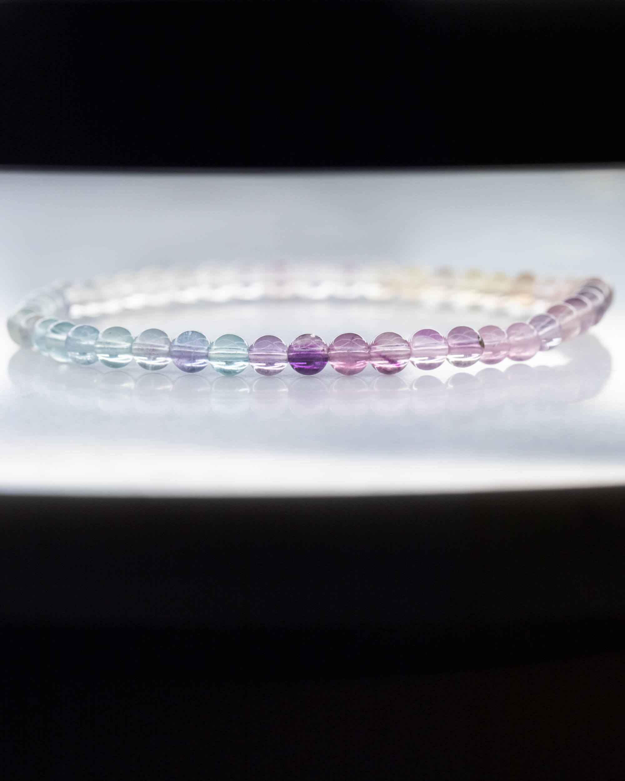 Pulsera de Fluorita Arcoíris 💧⚖️🌈 (4 mm) Fluidez Sin Resistencia y Claridad